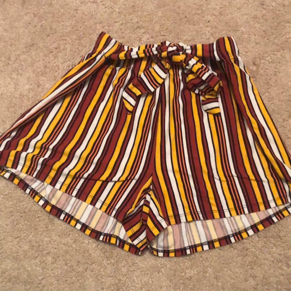 Striped shorts, with tie.